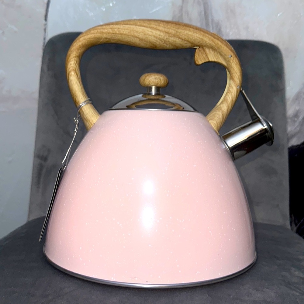 Valentine pink whistling kettle